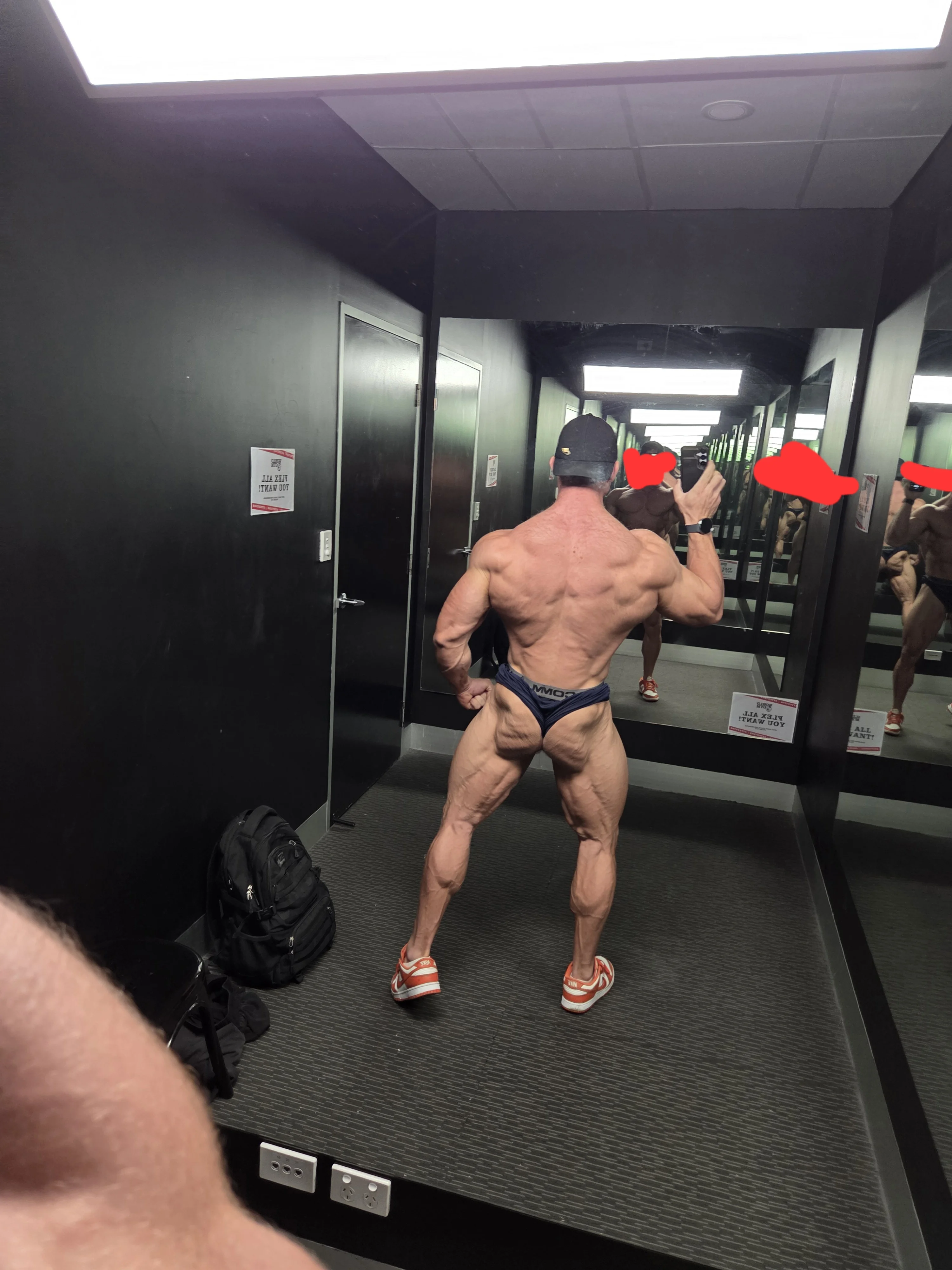 1 - Posing Room.webp