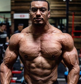 Larry Wheels ripped posing