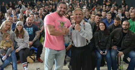 Tom Platz seminar speaking to a crowd
